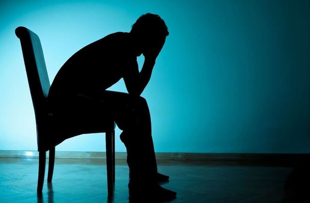 Symptômes de la dépression : tristesse et isolement.